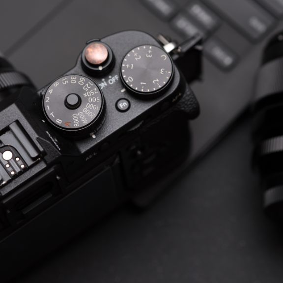 iStock-874286250_Kamera_Fotograph_structuresxx